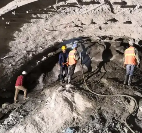 寿宁拱顶带模注浆料的施工流程及注意事项